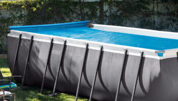 Ahorra agua con el cobertor solar para piscina 