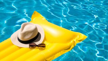 Cómo conectar un limpiafondos en una piscina desmontable